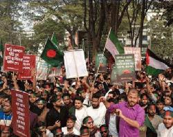 শহীদ মিনারে বিপ্লবীদের জনস্রোত, শেখ হাসিনার ফাঁসি দাবি