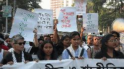 সংগীত ও শারীরিক শিক্ষক নিয়োগ বাতিলের প্রতিবাদে গানের মিছিল
