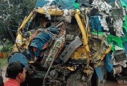 নিয়ন্ত্রণ হারিয়ে বাজারে ঢুকে উল্টে পড়ল বালুর ট্রাক, নিহত ৪