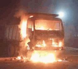 সড়কে প্রাণ হারালেন শিক্ষক, ট্রাকে আগুন দিল বিক্ষুব্ধ জনতা