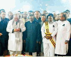 ভাষা শহীদদের প্রতি প্রধান বিচারপতির শ্রদ্ধা নিবেদন