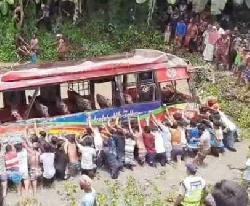 কুষ্টিয়ায় বাস-ট্রাকের সংঘর্ষ নিহত ৩, আহত ২৫