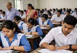 এইচএসসির প্রথম দিনে অনুপস্থিত ২৫ হাজার শিক্ষার্থী, বহিষ্কার যত