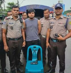 গাবতলীতে ট্রাফিক পুলিশের তৎপরতায় অস্ত্রসহ যুবক আটক