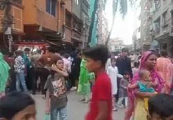 পল্লবীতে চলন্ত গাড়ি থেকে গুলি, আহত ২