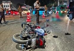 জাহাঙ্গীর গেইটের রাস্তায় রক্তাক্ত লাশ, পাশে ভাঙাচোরা বাইক