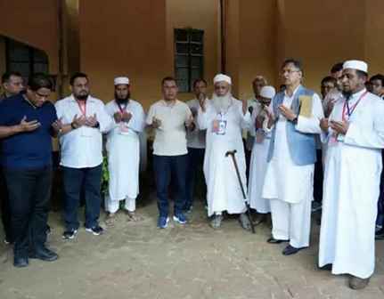 আল্লামা আহমেদ শফীর কবর জিয়ারত করলেন প্রধানমন্ত্রী