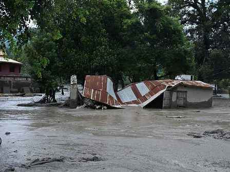 নেপালে ভয়াবহ পাহাড়ি ঢলে নিহত বেড়ে ১০০