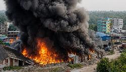 গাজীপুরে এক গুদামের আগুনে পুড়ল ১২ গোডাউন