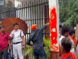 ভারতের আনন্দবাজার পত্রিকা অফিসে হিন্দুত্ববাদীদের হামলা