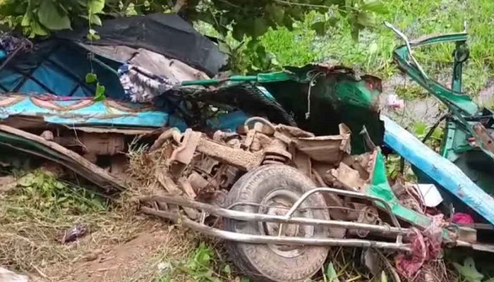 গাজীপুরে সিএনজি-কাভার্ডভ্যানের সংঘর্ষে নিহত ৩