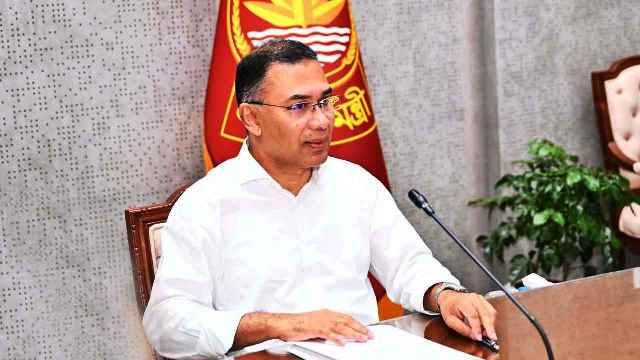 পলিথিনের অনিয়ন্ত্রিত ব্যবহার বন্ধে কঠোর হওয়ার নির্দেশ প্রধানমন্ত্রীর
