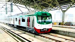 হঠাৎ চলন্ত মেট্রোরেলের খুলে গেল দরজা